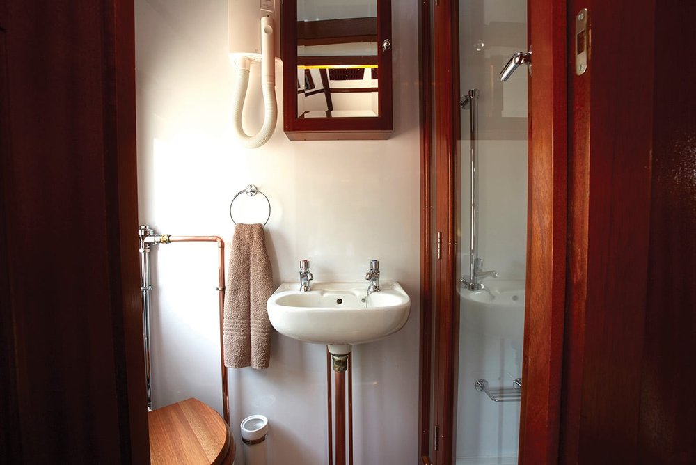 Badezimmer auf Zugreise in Südafrika