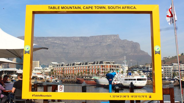 Kapstadt Bilderrahmen mit Blick auf den Tafelberg an der V&A Waterfront