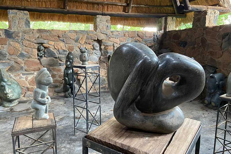 Skulpturen auf Afrika Reise entdecken