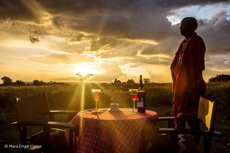 Sundowner in der Savanne der Maasai Mara
