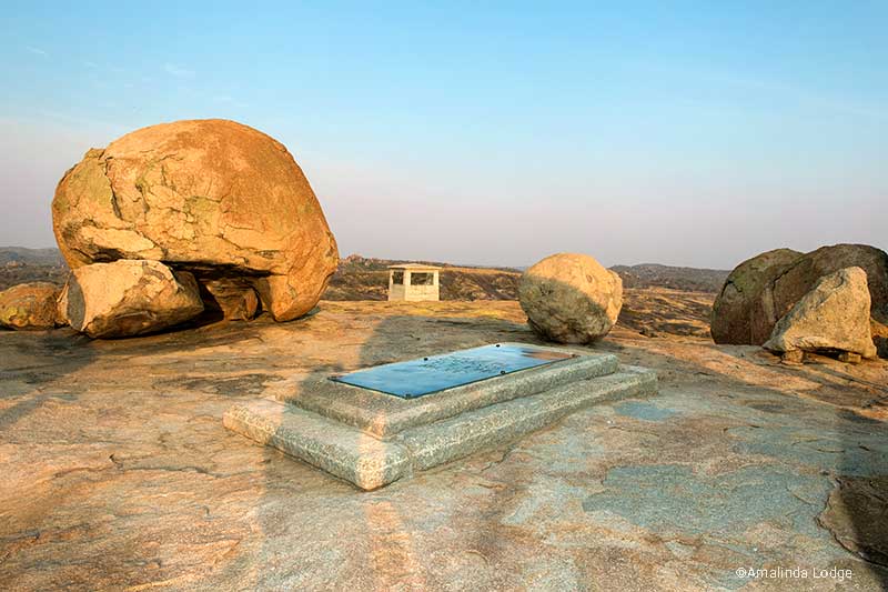 Grab des Cecil John Rhodes auf einem Hügel im Norden des Matobo Nationalparks